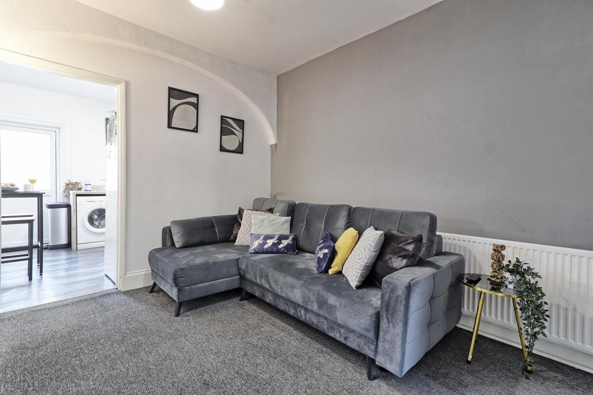 Beautiful Spacious Four Bedroom House With Parking For 2 Cars, 5 Minute Walk To Southend Station Exterior photo